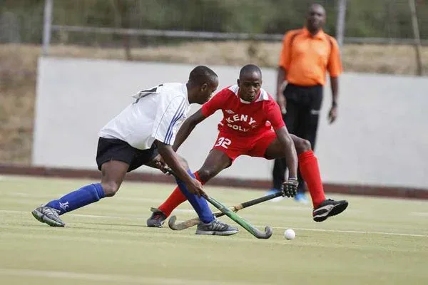 Felix Mochama of KCA University (left) vies for the ball with Kennedy Siblieche (right) of Kenya Police during their Kenya Hockey Union Premier league match at City Park Hockey Stadium on October 9, 2016. PHOTO | MARTIN MUKANGU | NATION MEDIA GROUP